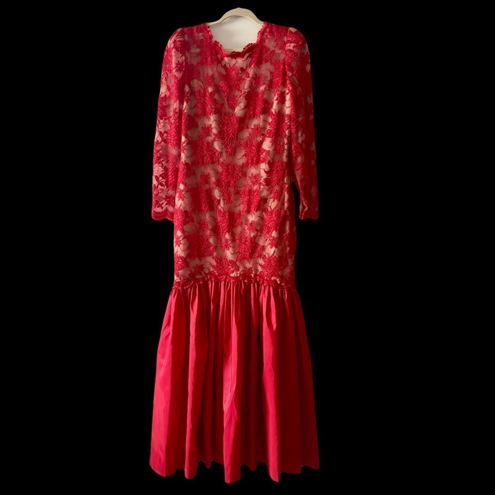 Victor Costa Formal Gown Womens size 10 red lace fishtail hem.